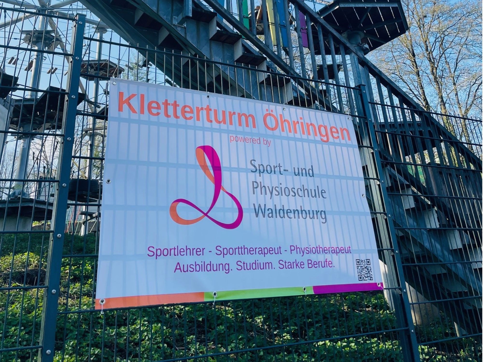 Kletterturm_Text_2000x1555px (1) Die E-Rikscha fährt durch den Hofgarten und in die Cappelaue.