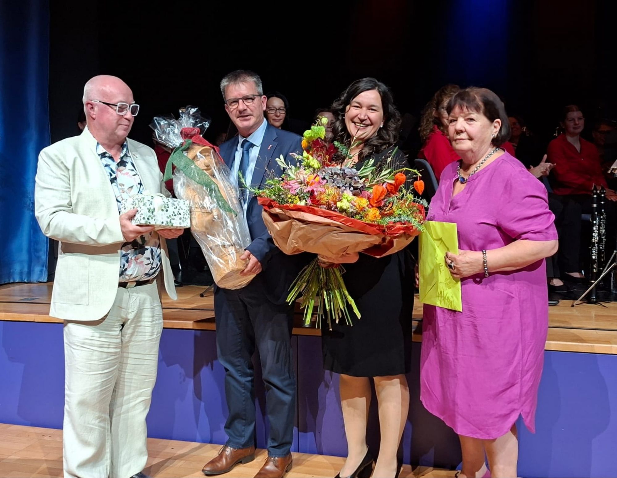 Fußgängerzone mit Wimpeln in Öhringen