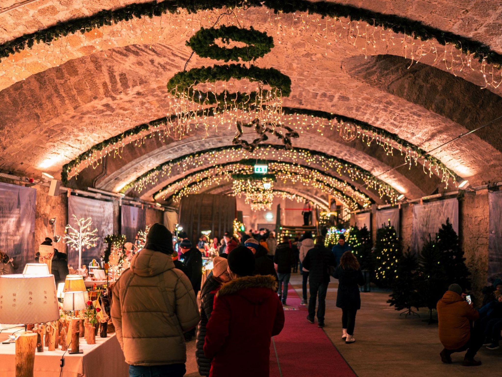 Im Schlosskeller präsentieren zahlreiche Aussteller ihre Produkte