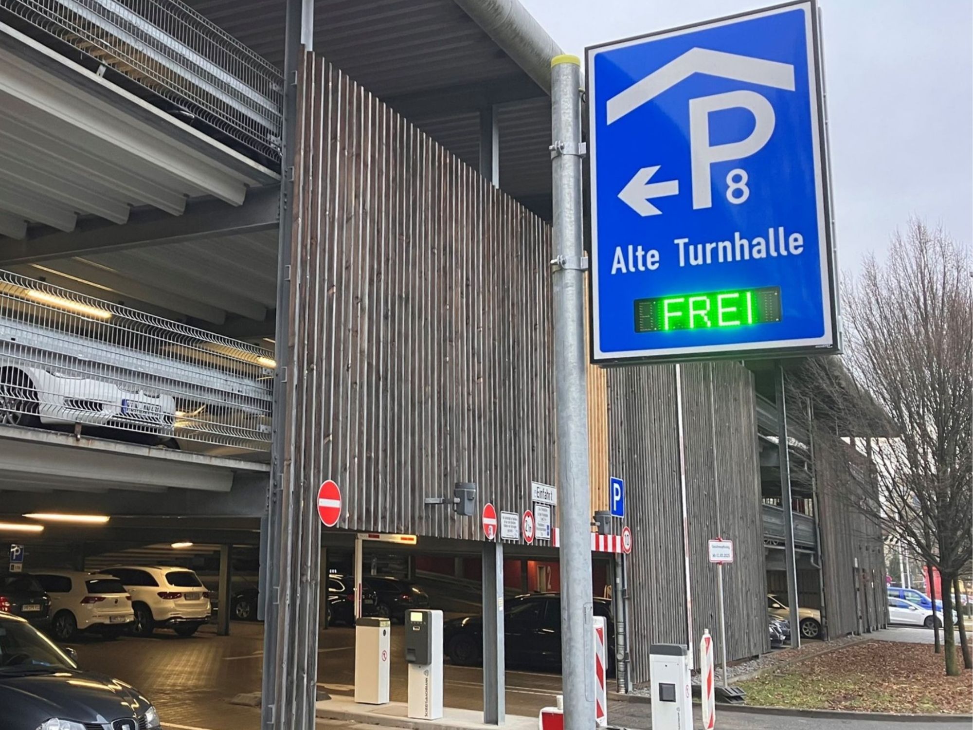 Einfahrt Parkhaus "Alte Turnhalle"