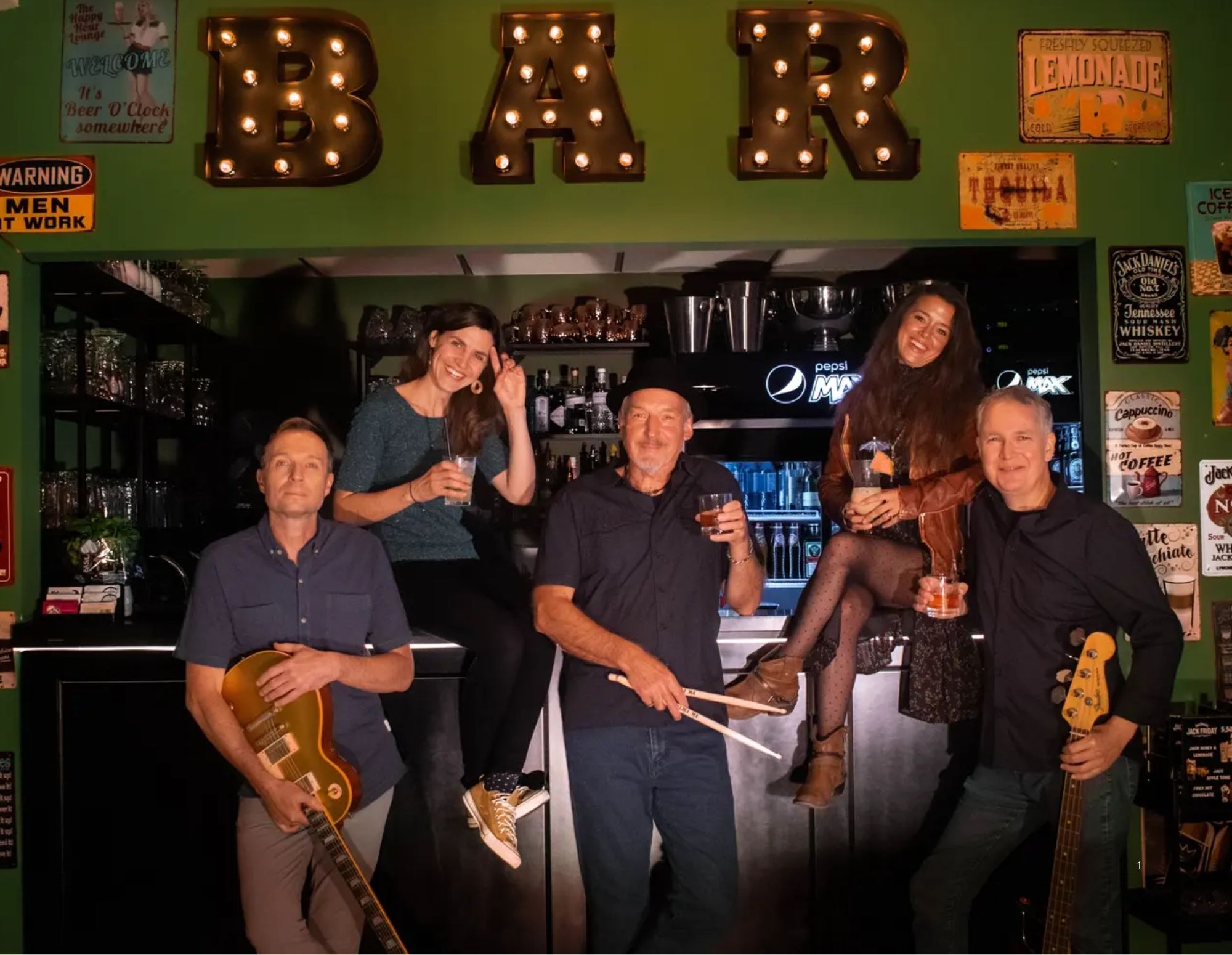 Band Little Miss Martin in einer Bar