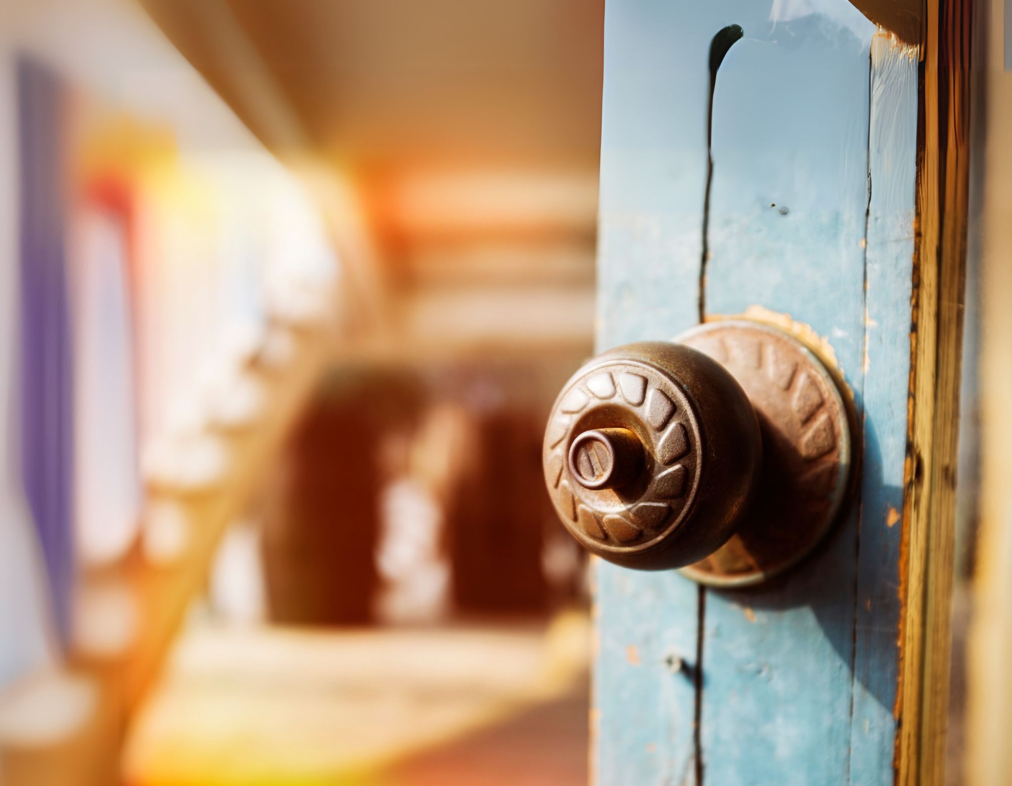 Blick hinter die Tür