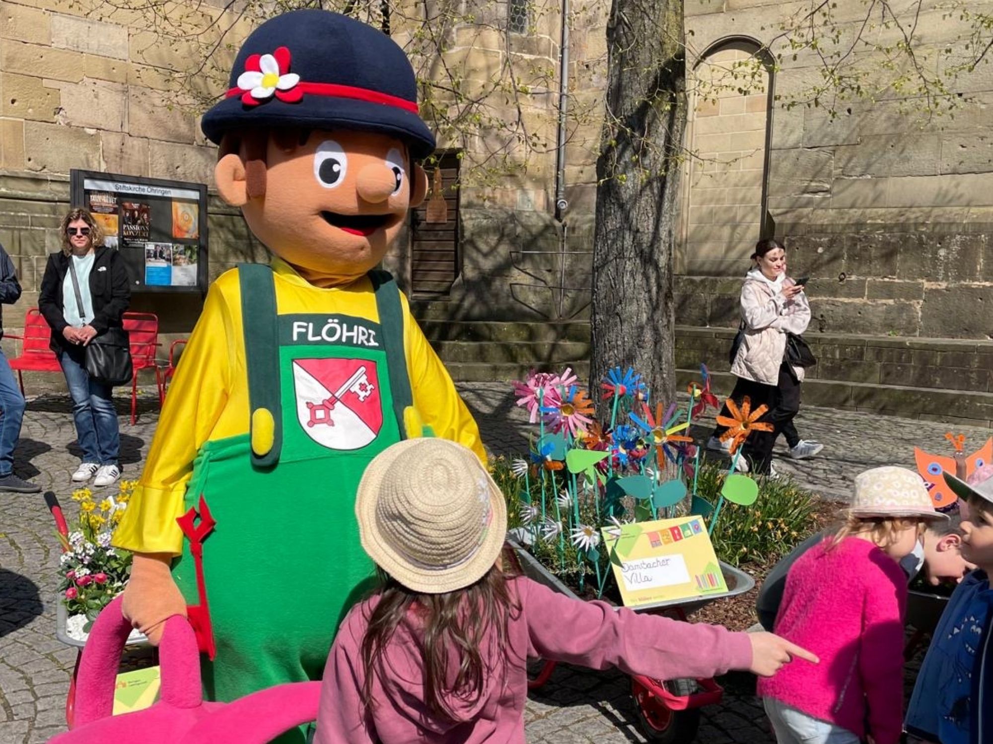 Flöhri mit Kindern auf dem Öhringer Marktplatz