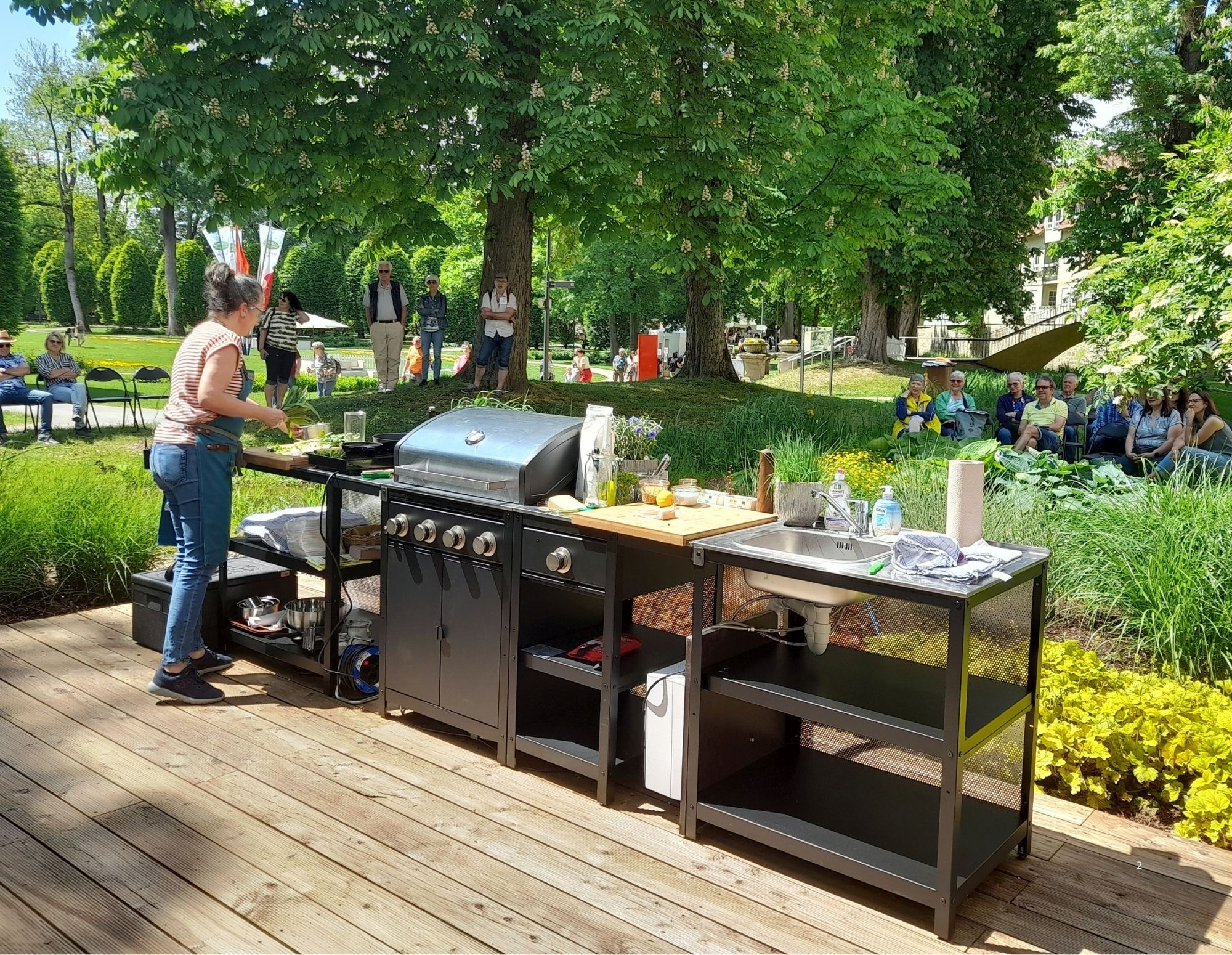 Outdoor Kochen im Hofgarten