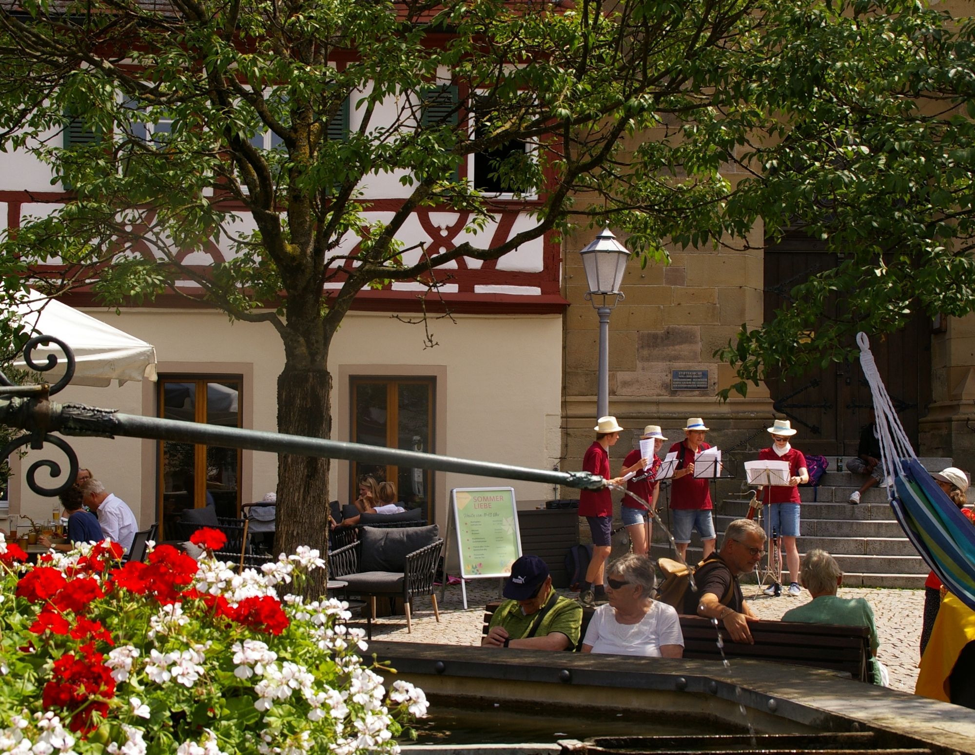 Band auf dem Wochenmarkt