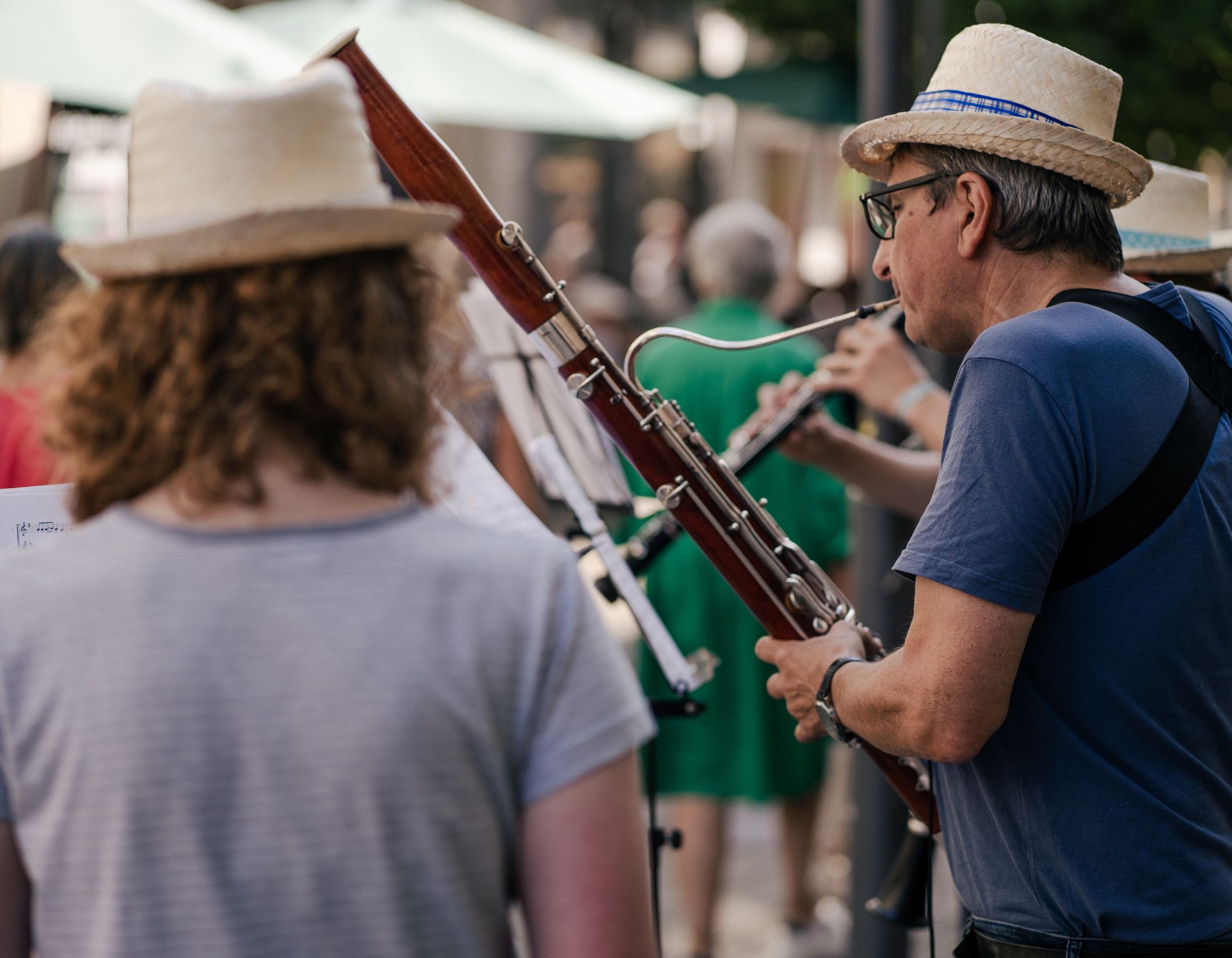 Band auf dem Wochenmarkt