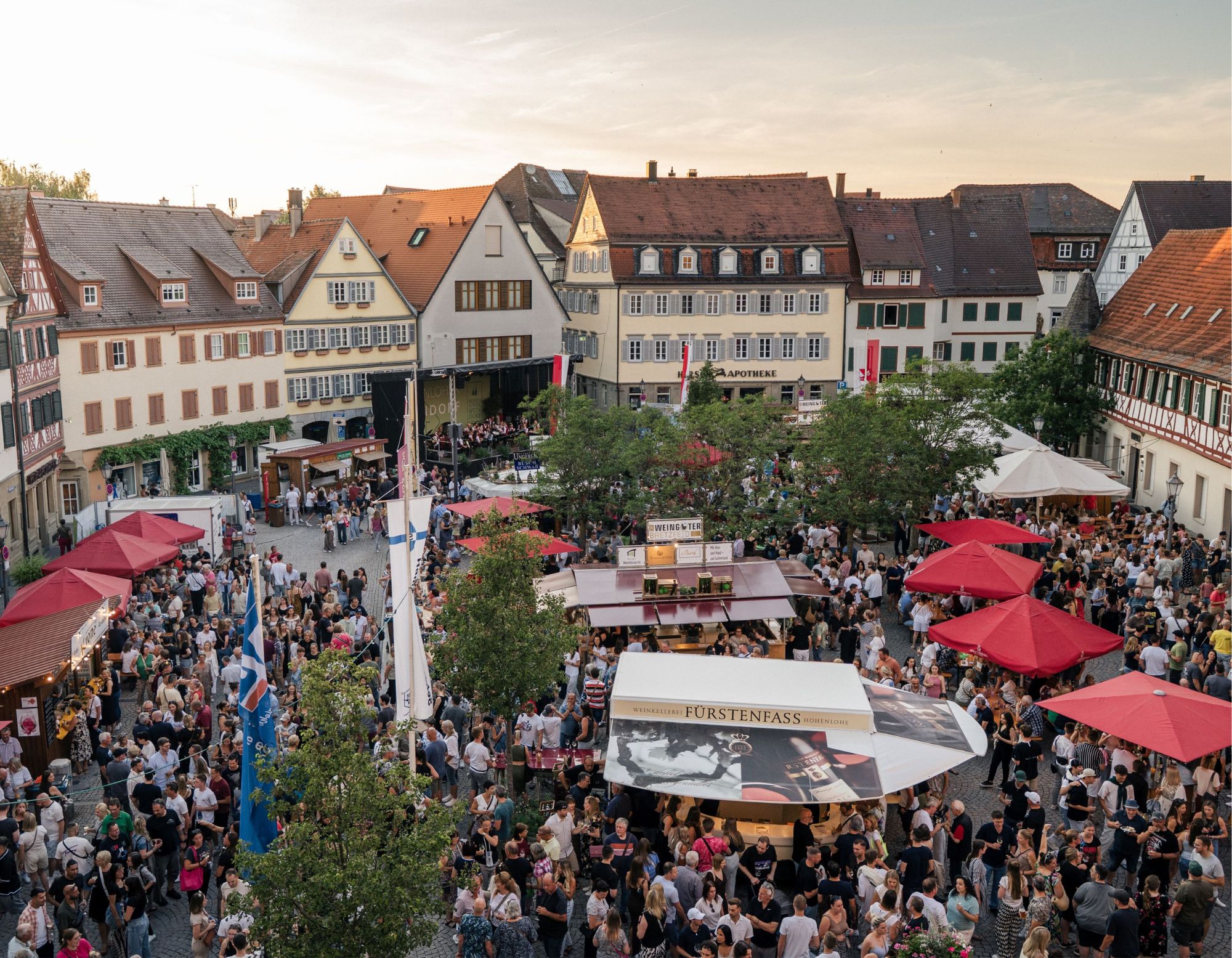 Das Öhringer Weindorf bei Sonnenschein