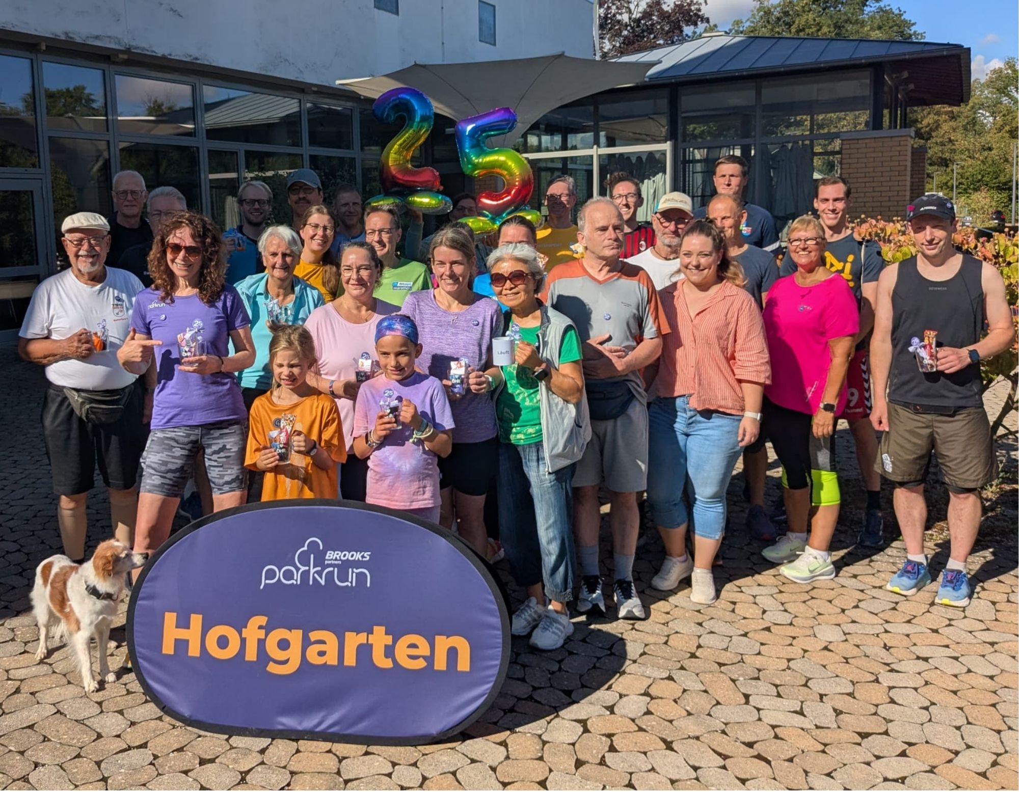 Die E-Rikscha fährt durch den Hofgarten und in die  Cappelaue.