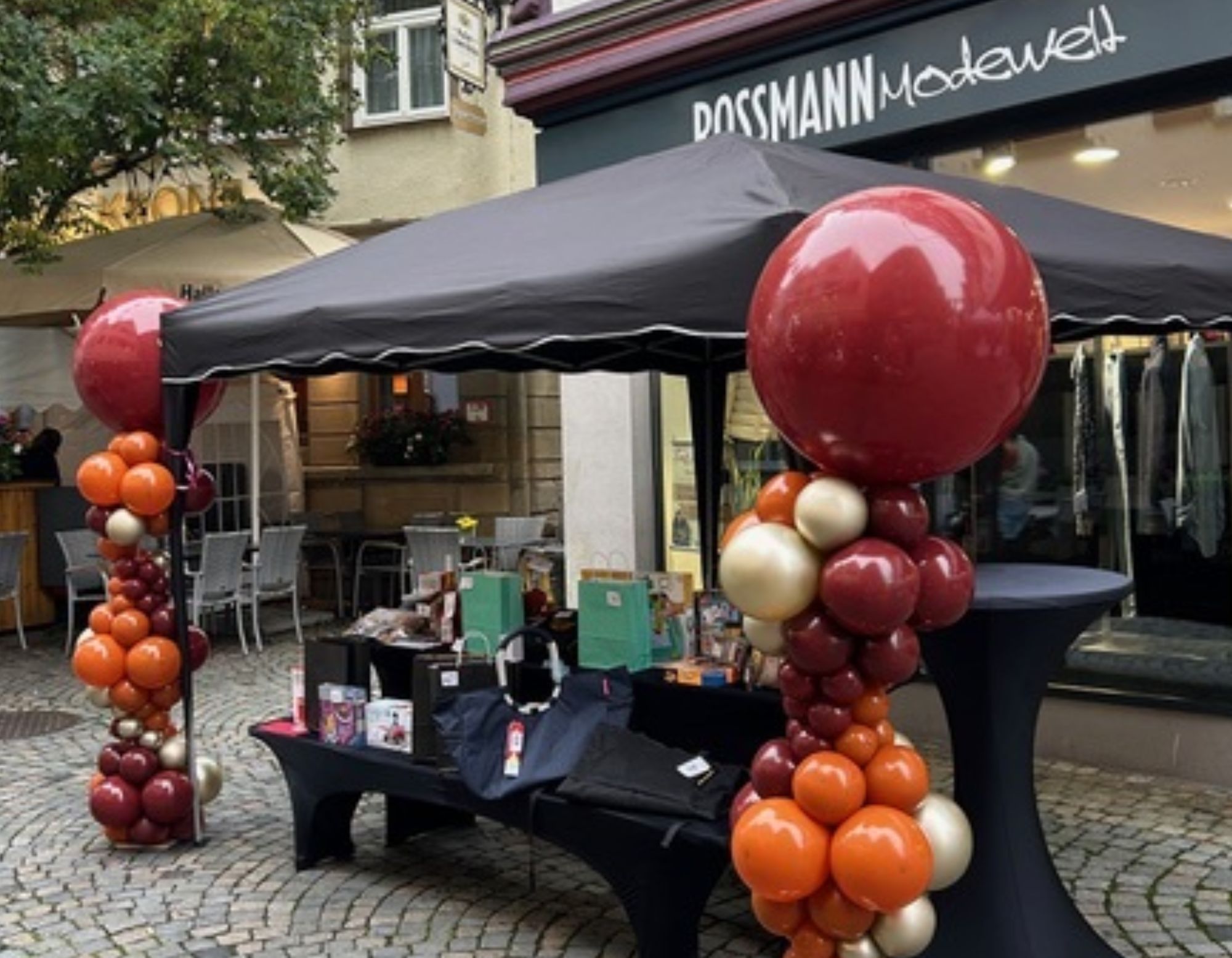 Band auf dem Wochenmarkt